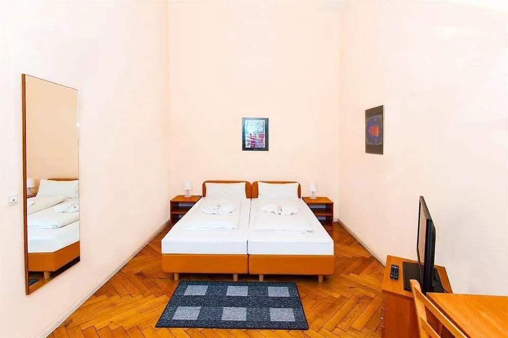 Hotel Pension Elegia Am Kurfuerstendamm Berlim